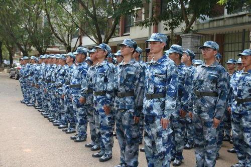 军训搞笑吃瓜,那些搞笑又温馨的瞬间