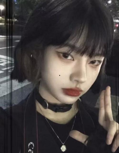 国外美女变成网红视频,国外美女如何凭借网红视频走红网络