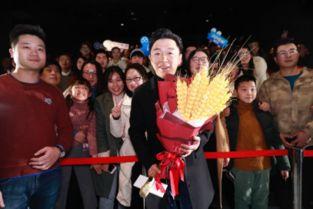 明星去电影院,明星同框，揭秘电影院里的璀璨瞬间